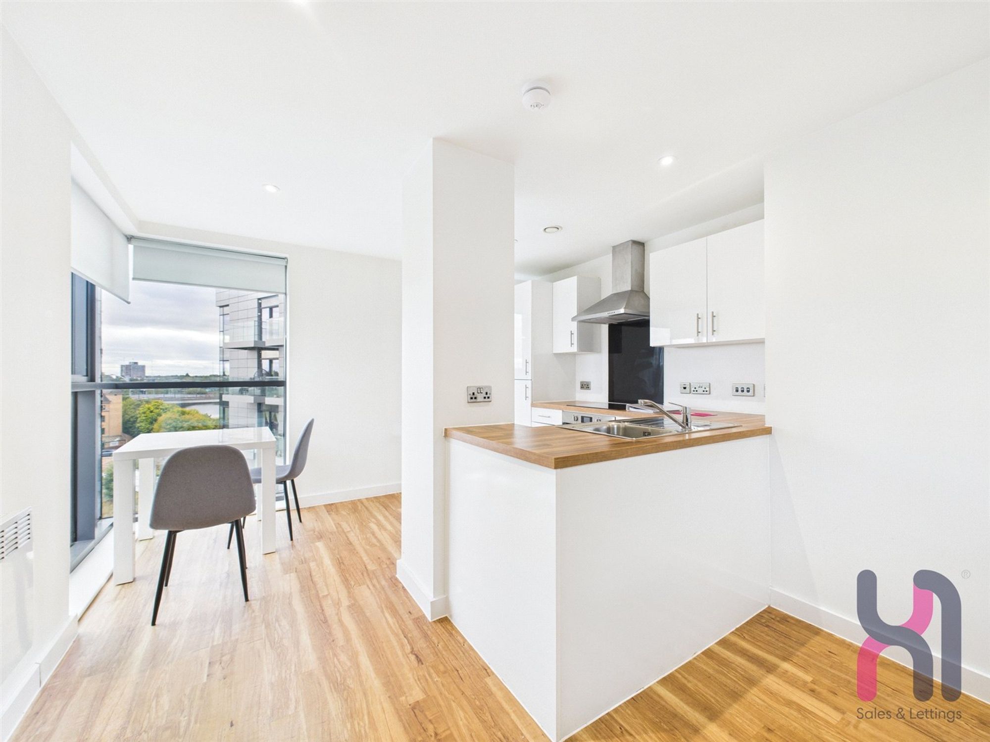 Flat Pomona Strand in Trafford