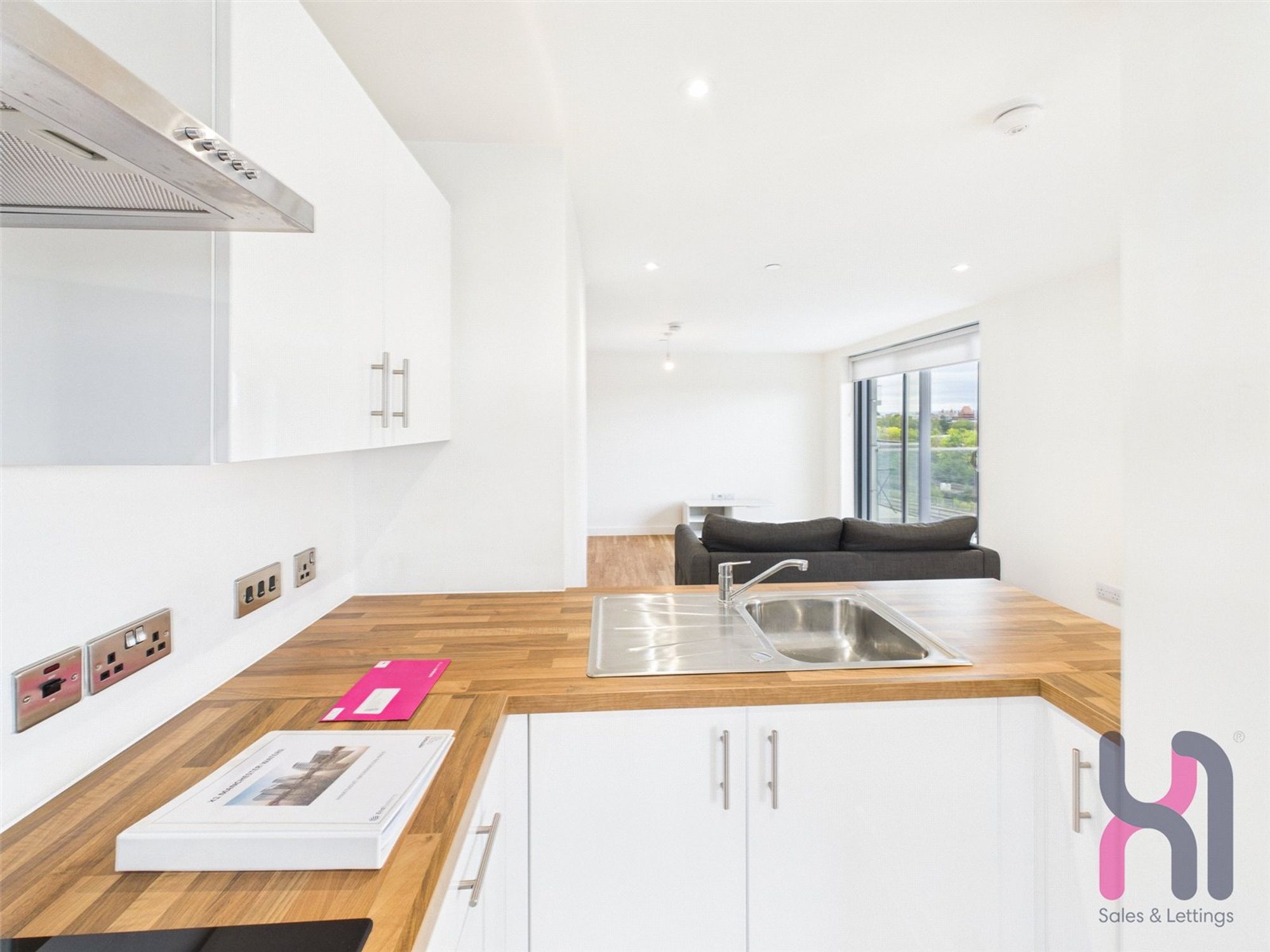 Flat Pomona Strand in Trafford