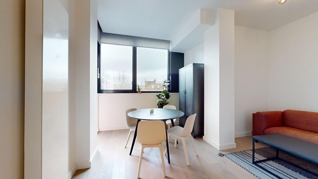 Flat Highgate Hill in Greater London