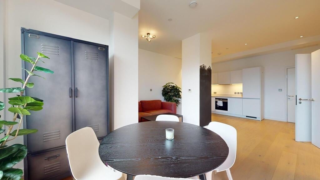 Flat Highgate Hill in Greater London