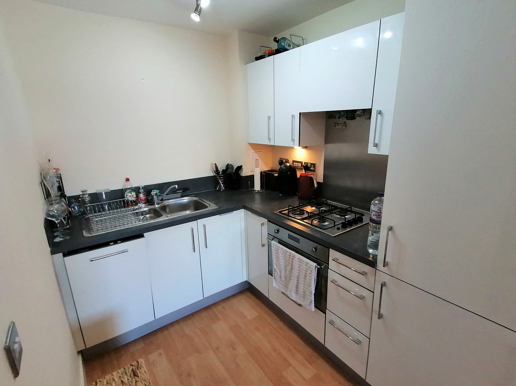 Flat Juniper Court in London