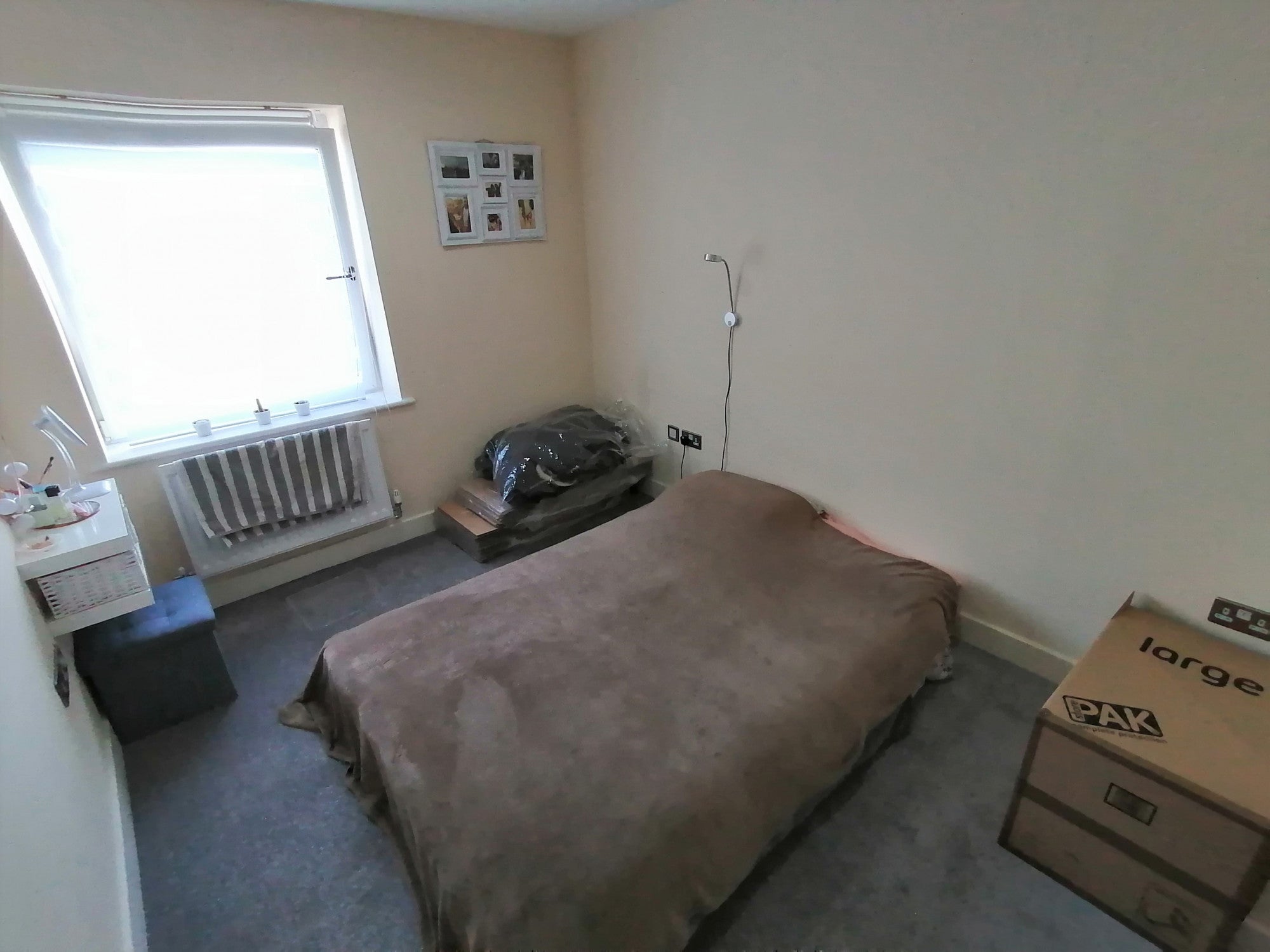 Flat Juniper Court in London
