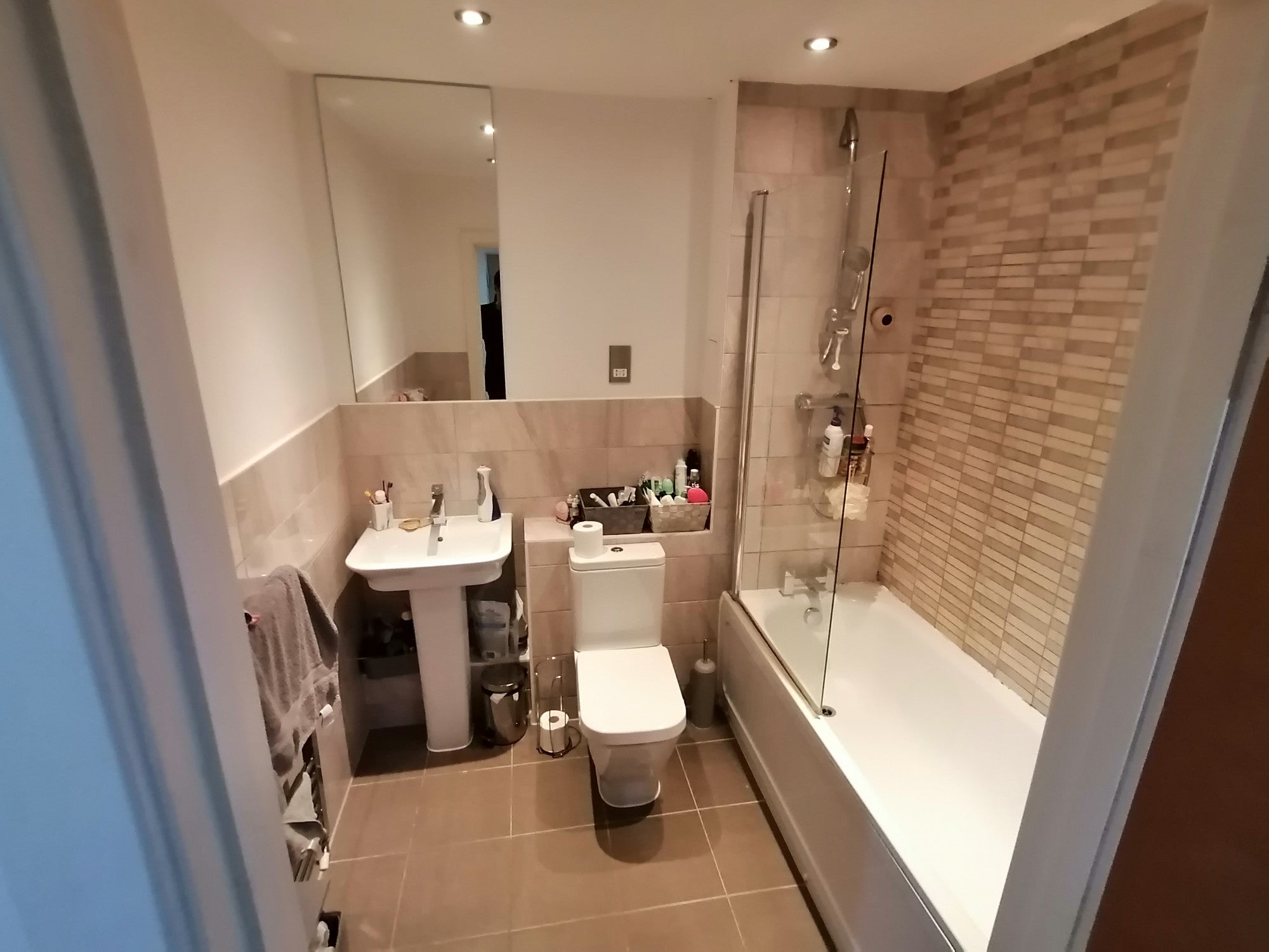 Flat Juniper Court in London
