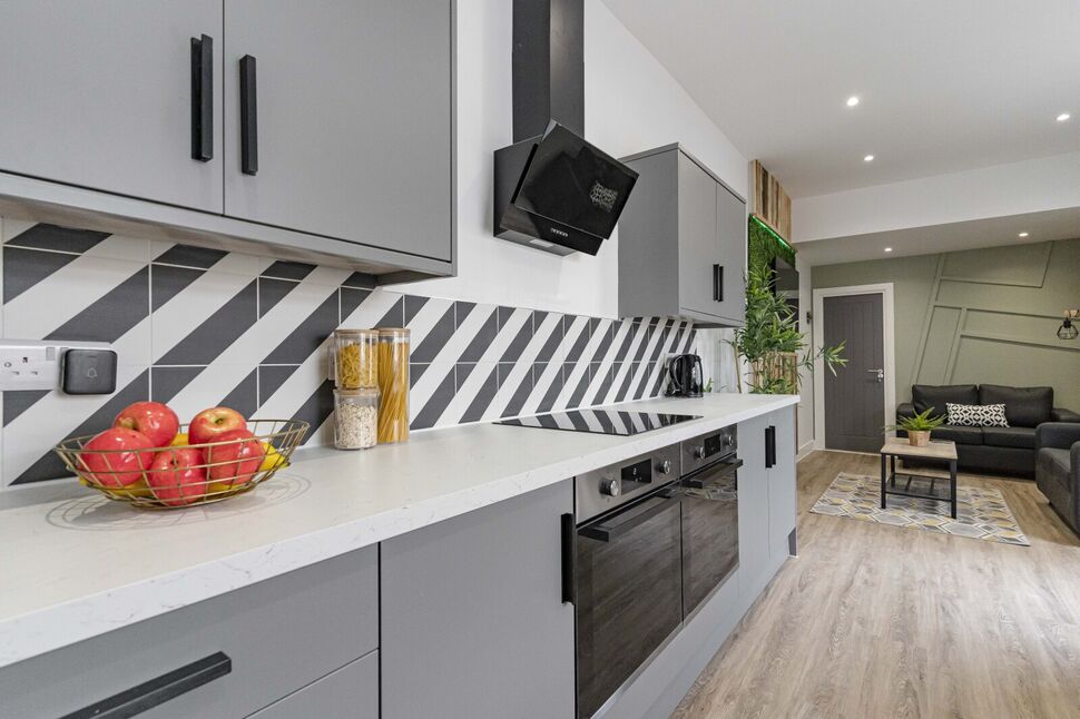 Room Montgomerie Road in Portsmouth