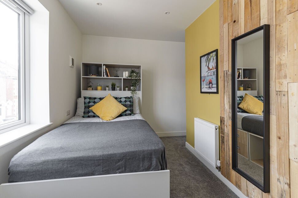 Room Montgomerie Road in Portsmouth