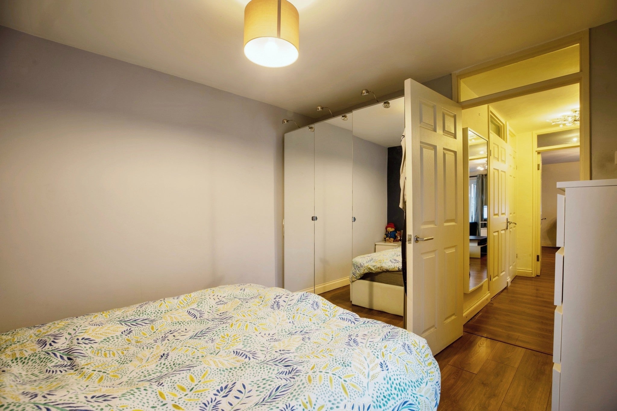 Flat Raymouth Road in Greater London