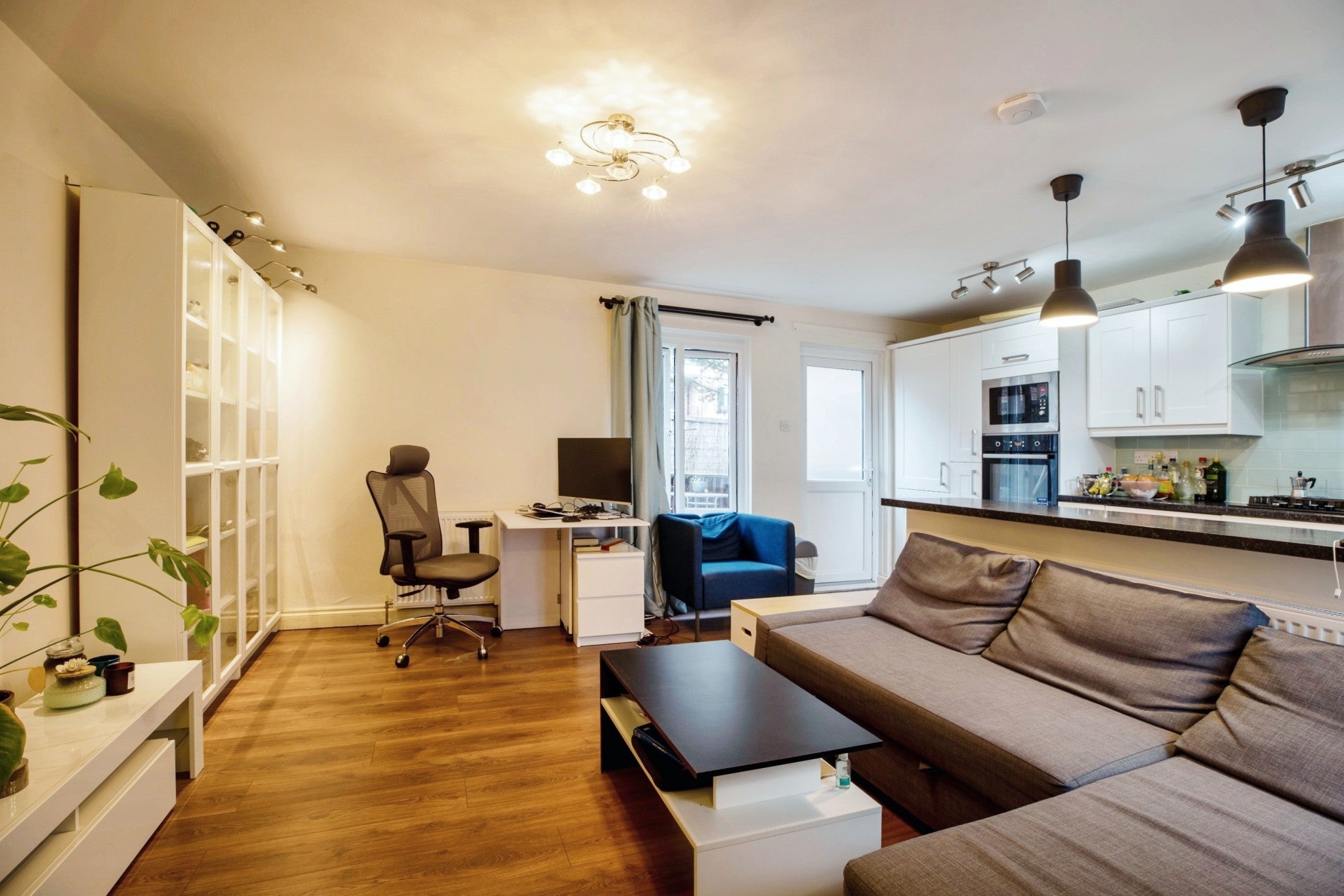 Flat Raymouth Road in Greater London