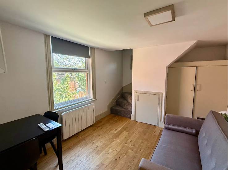 Flat Woodhurst Road in Birmingham