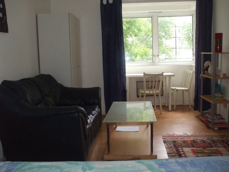 Room Tansley Close in Greater London