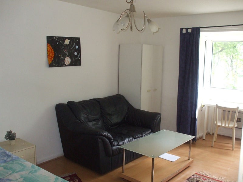 Room Tansley Close in Greater London