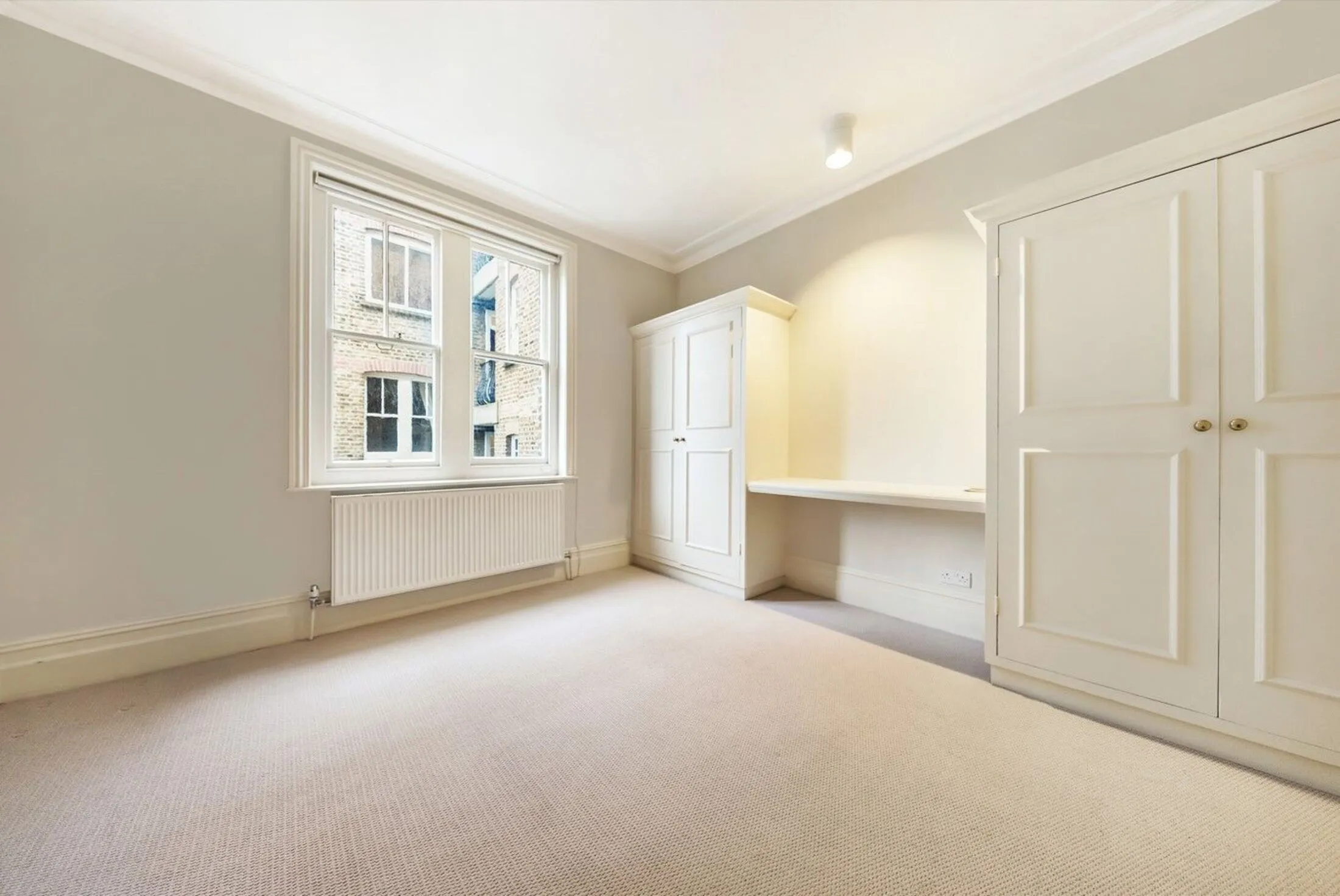 Flat Harley Gardens in Greater London