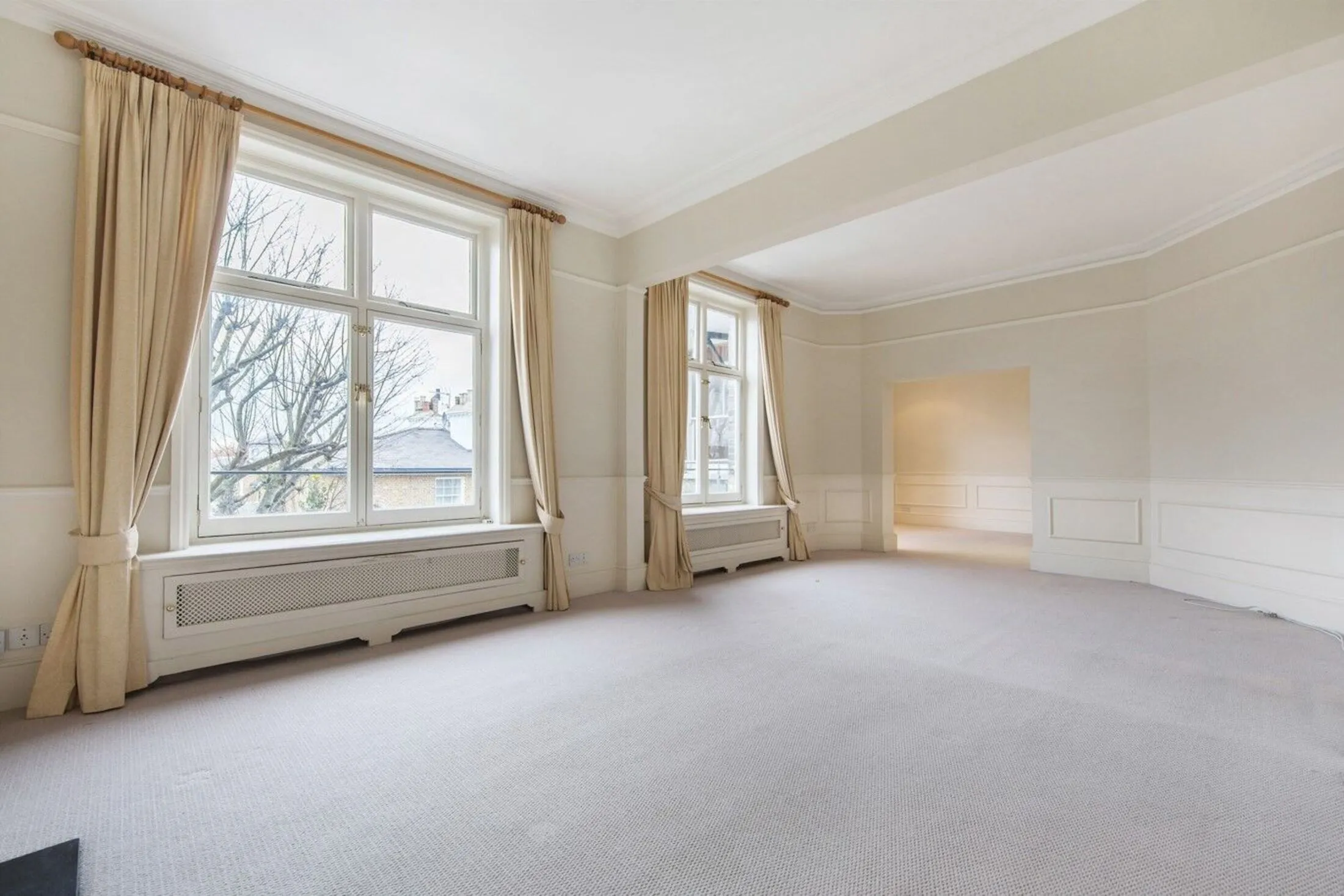 Flat Harley Gardens in Greater London