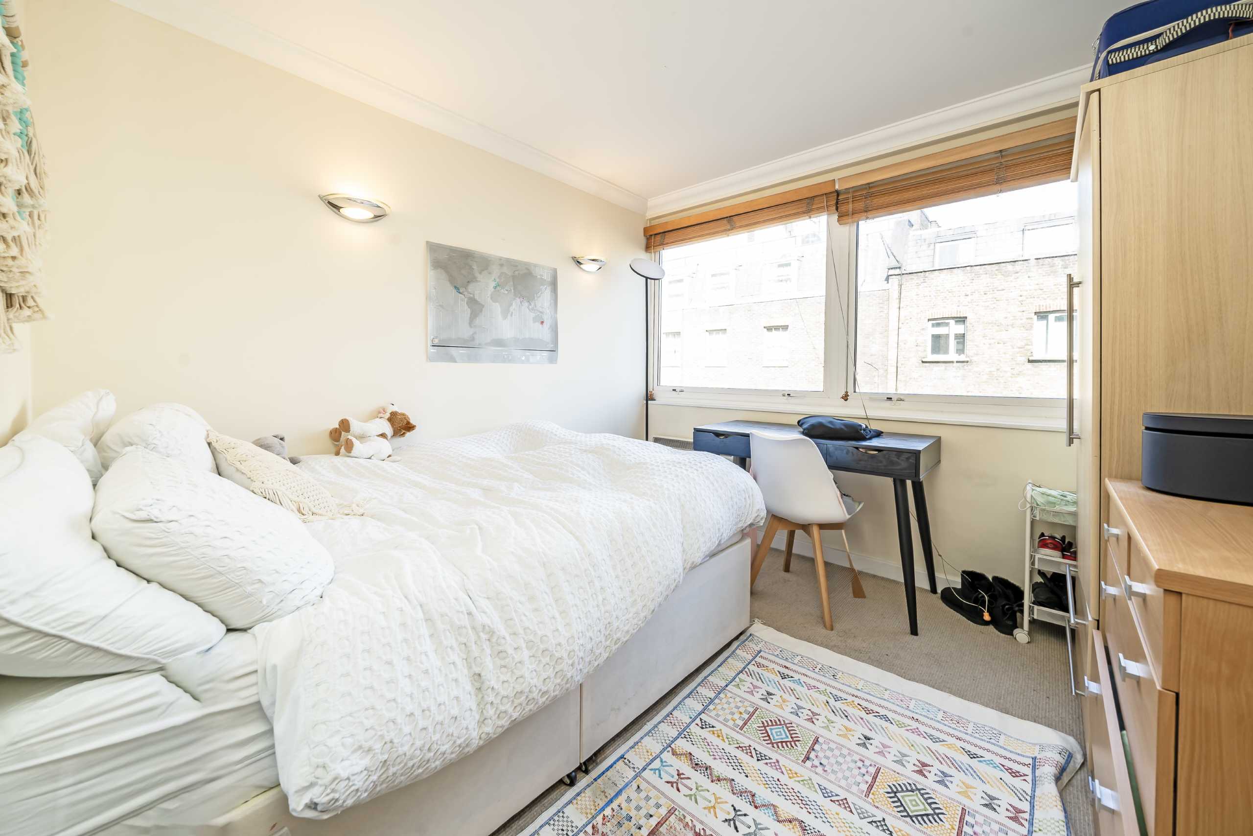 Flat Fitzroy Street in Greater London
