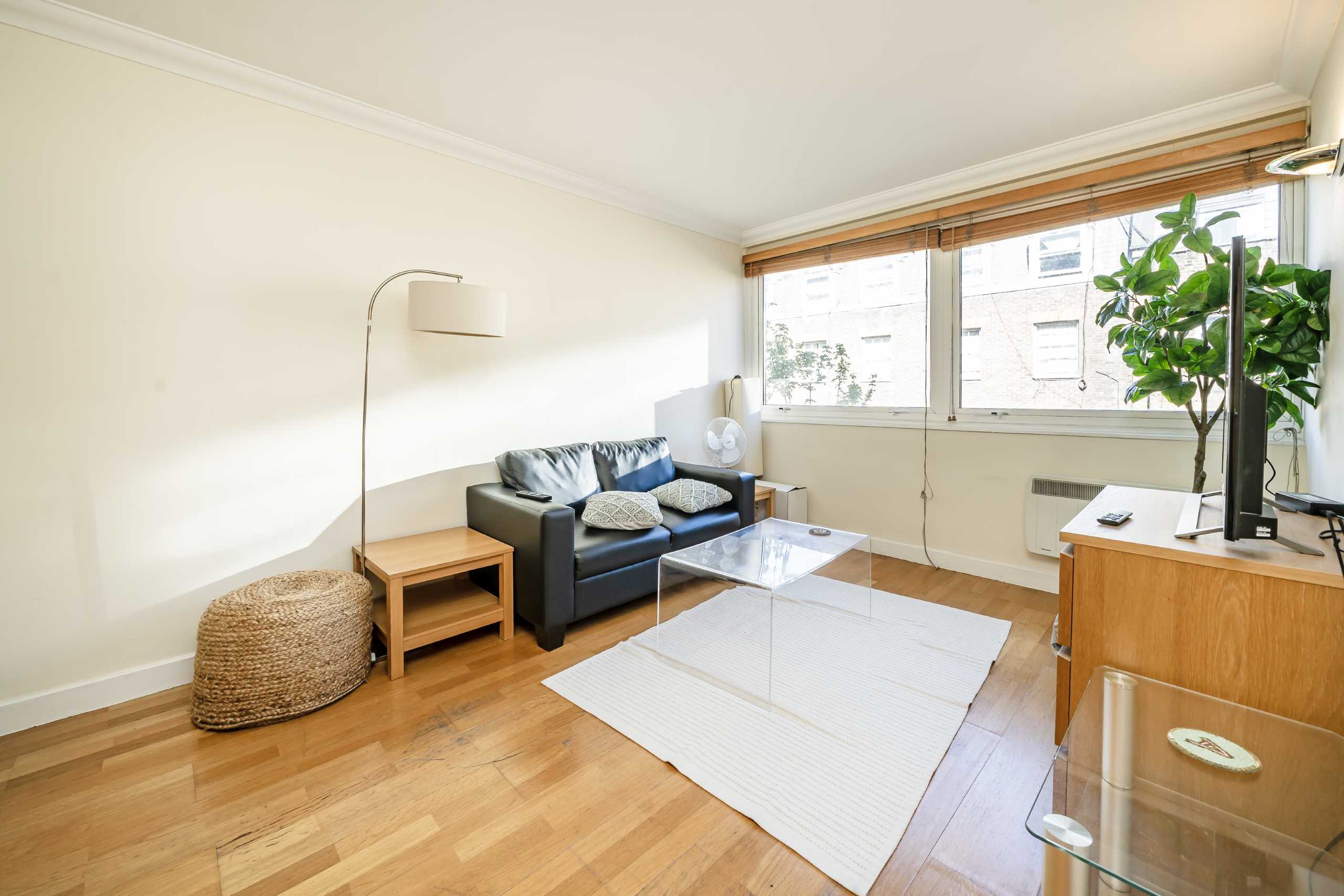 Flat Fitzroy Street in Greater London