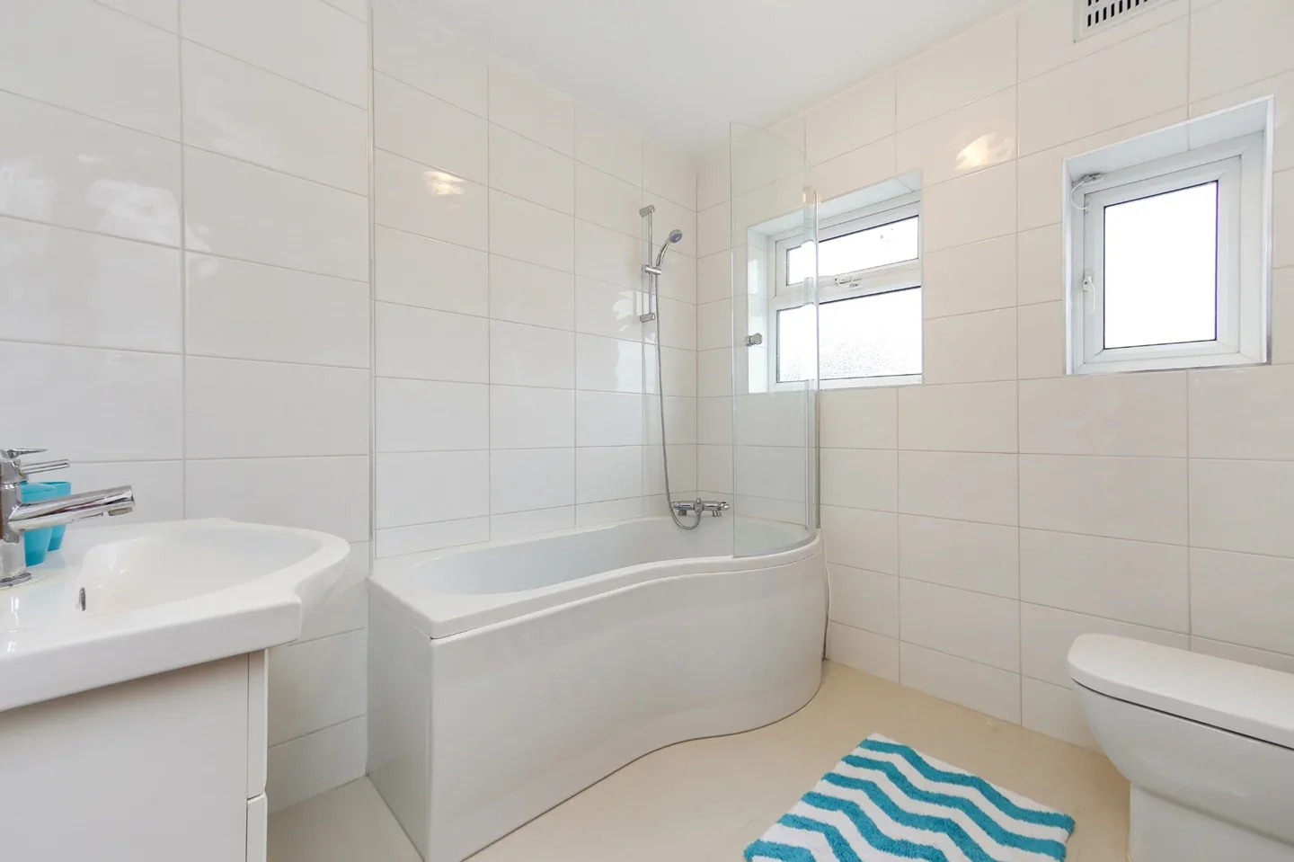 Room Eastern Avenue West in Greater London