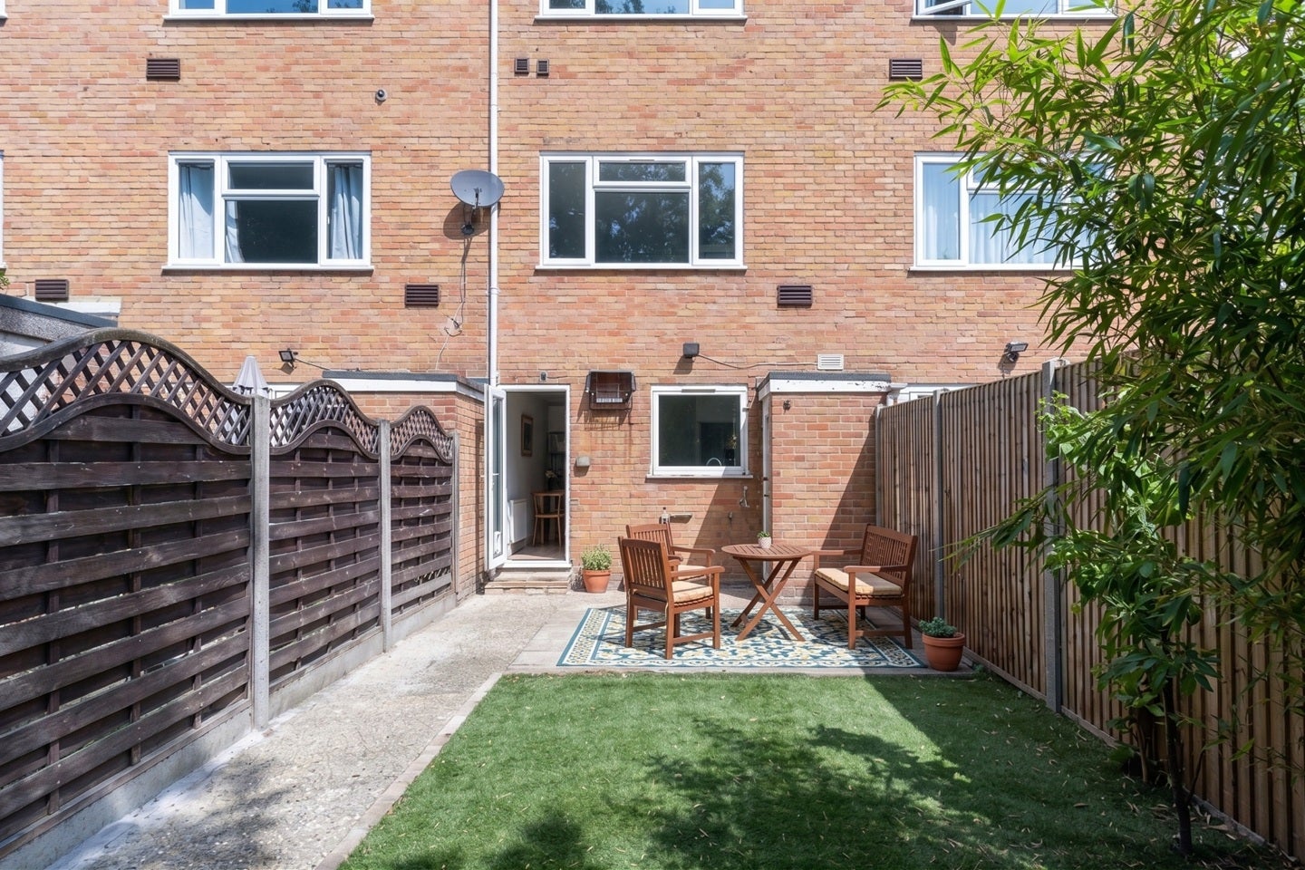 House Aplin Way in Greater London