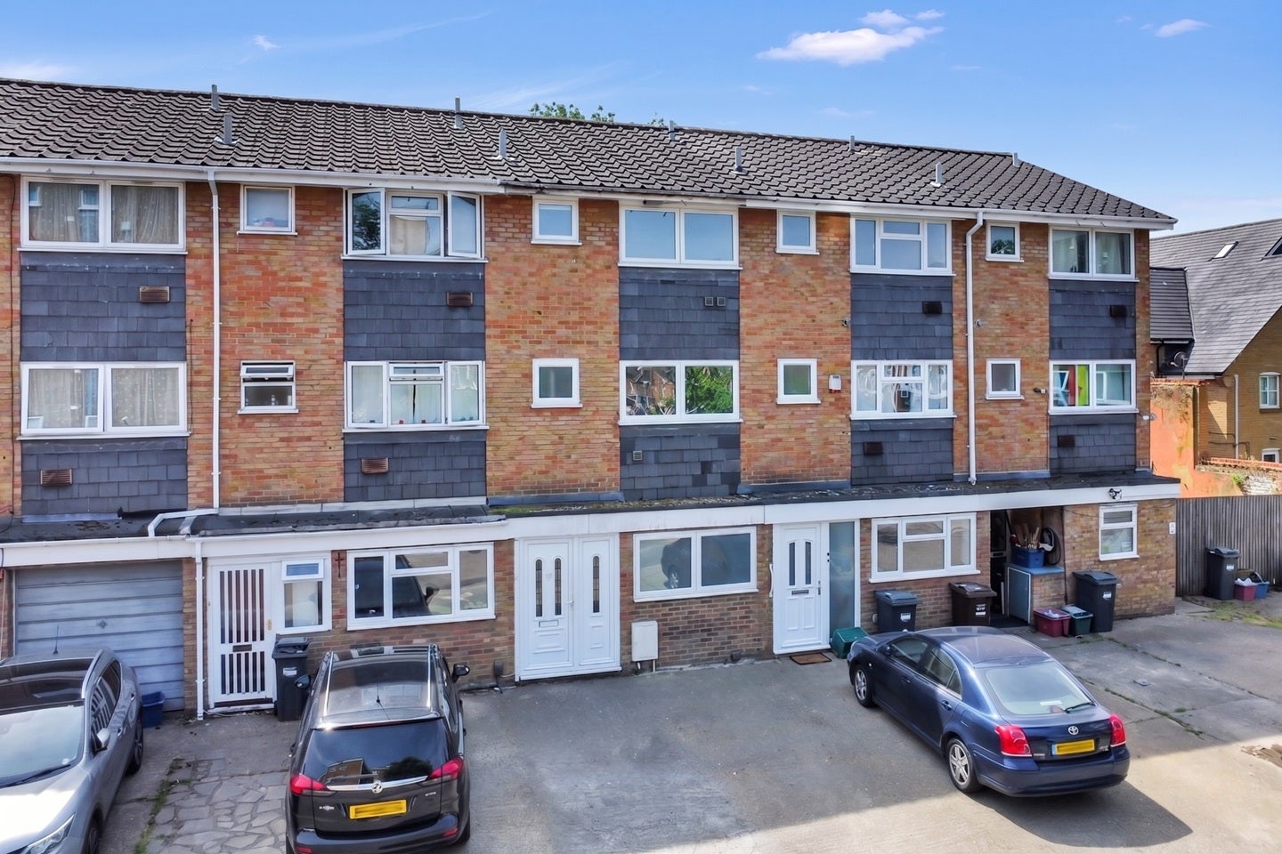 House Aplin Way in Greater London