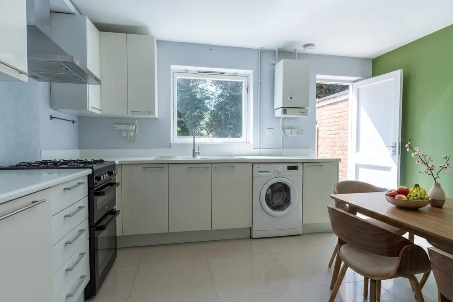 House Aplin Way in Greater London