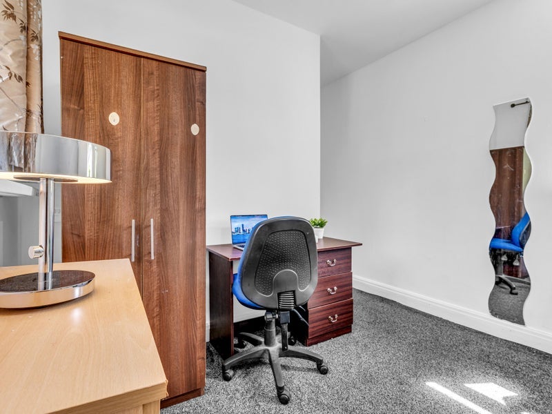 Room Otley Road in Leeds