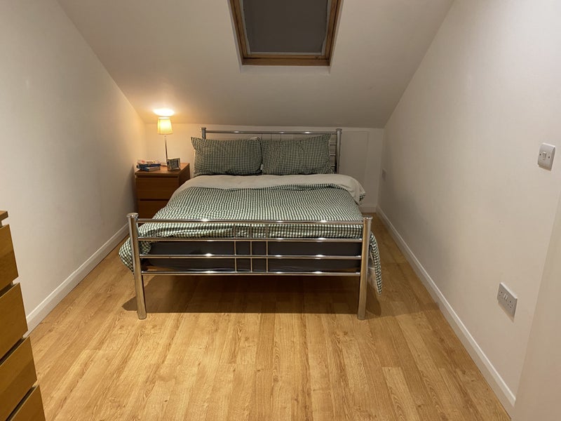 Room Merton Road in Greater London