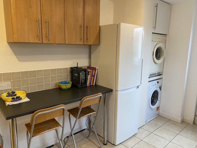 Room Merton Road in Greater London