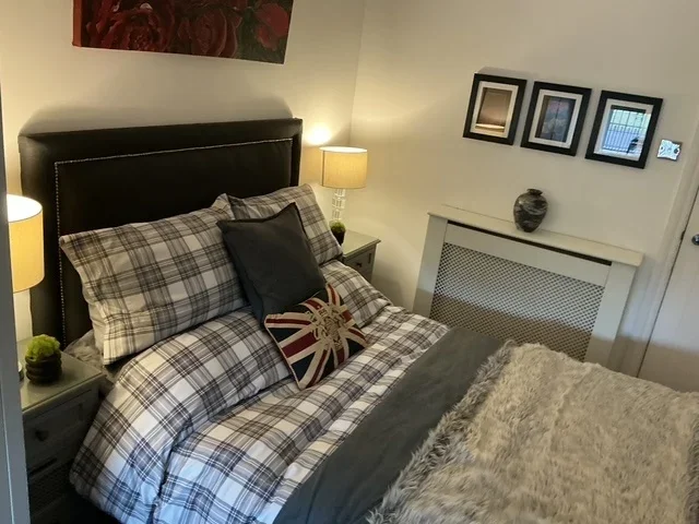 Room Burnell Avenue in Greater London
