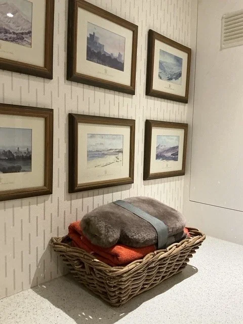 Room Burnell Avenue in Greater London