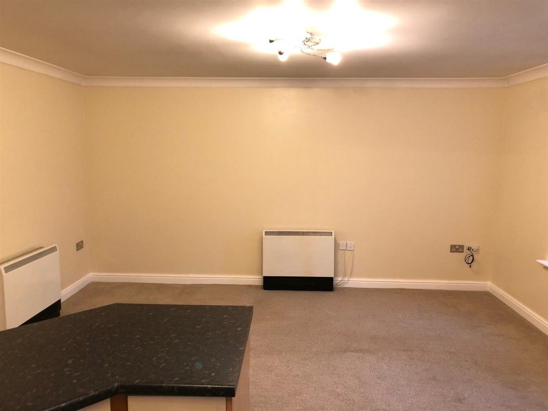 Flat Cromwell Avenue in Tameside