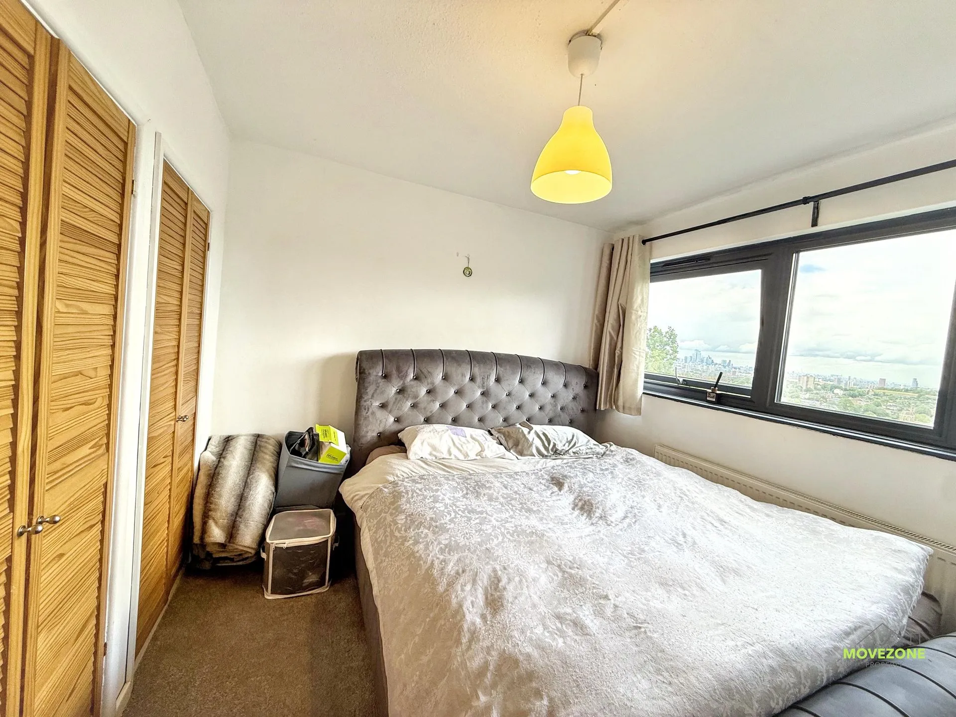 Flat Buckstone Close in Greater London