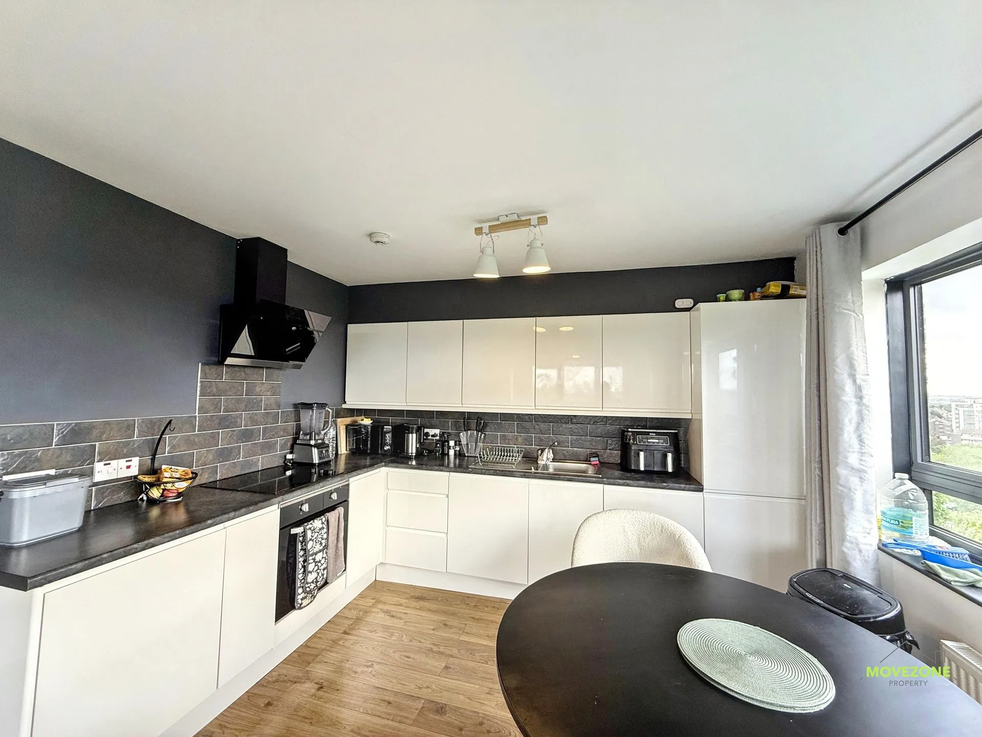 Flat Buckstone Close in Greater London