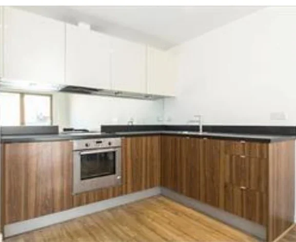 Flat Fanshawe Avenue in Greater London