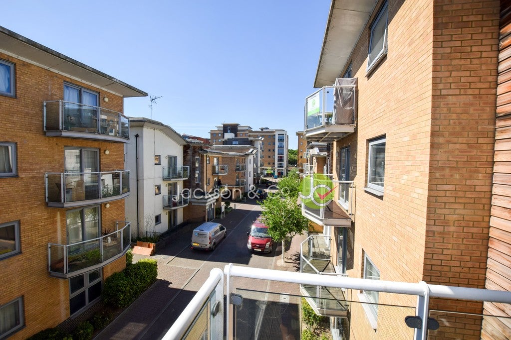 Flat Caelum Drive in Colchester