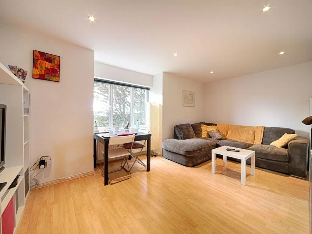 Flat Franklin Way in Greater London