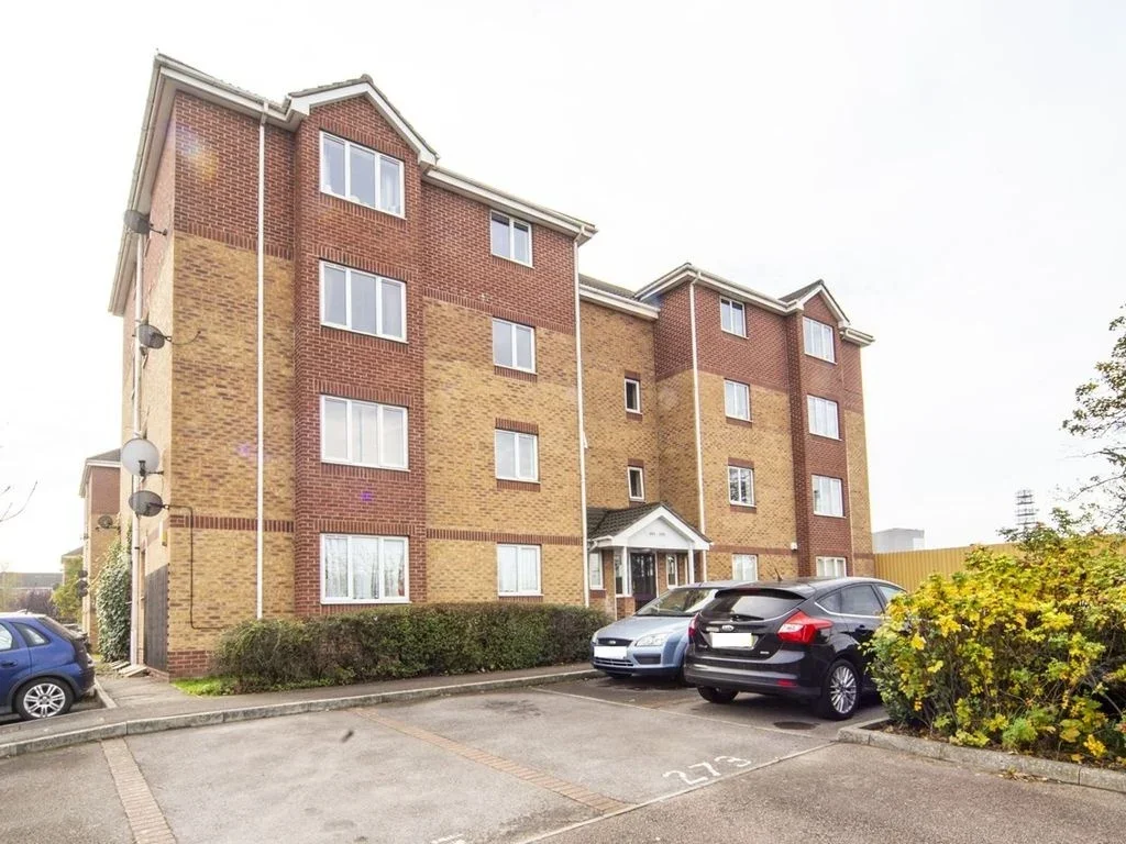 Flat Franklin Way in Greater London