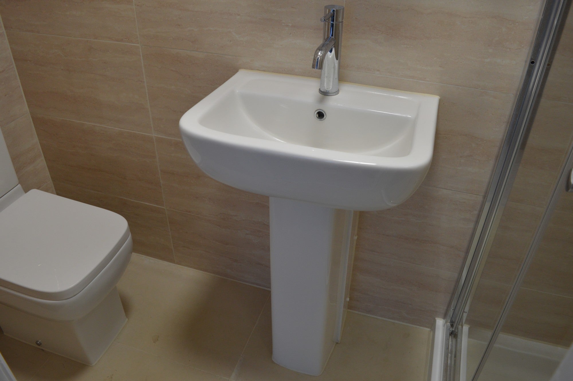 Room Yoxley Drive in Greater London