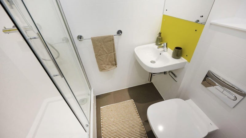 Room Silverthorne Lane in Bristol