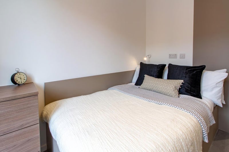Room Silverthorne Lane in Bristol