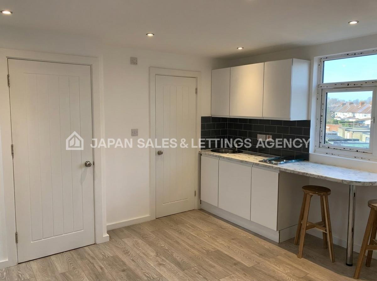 Flat Clifford Road in Greater London