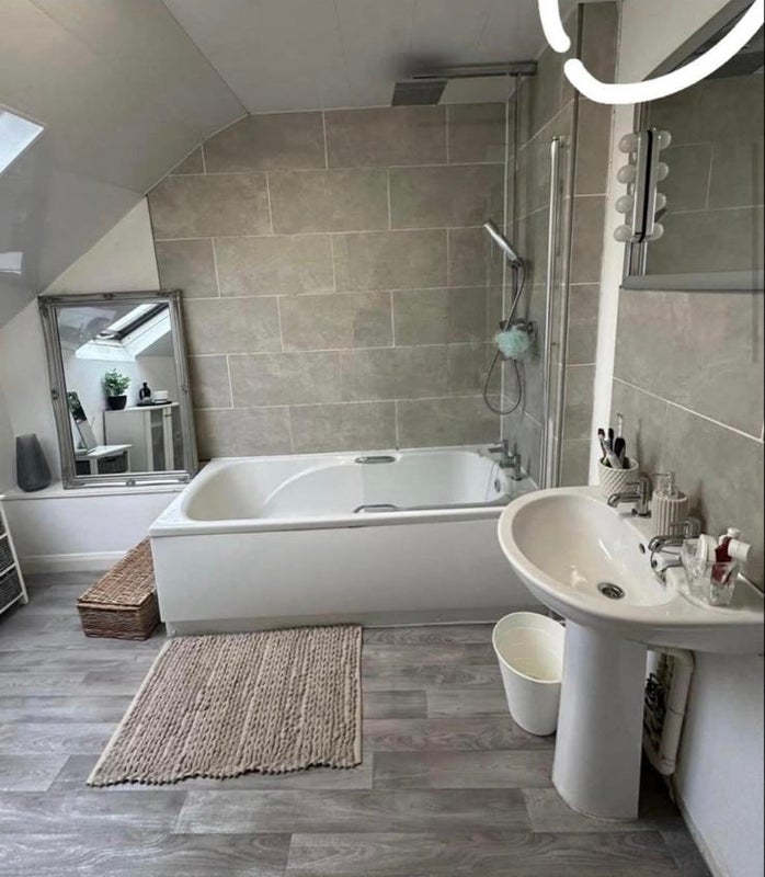 Room Biddlestone Road in Newcastle upon Tyne