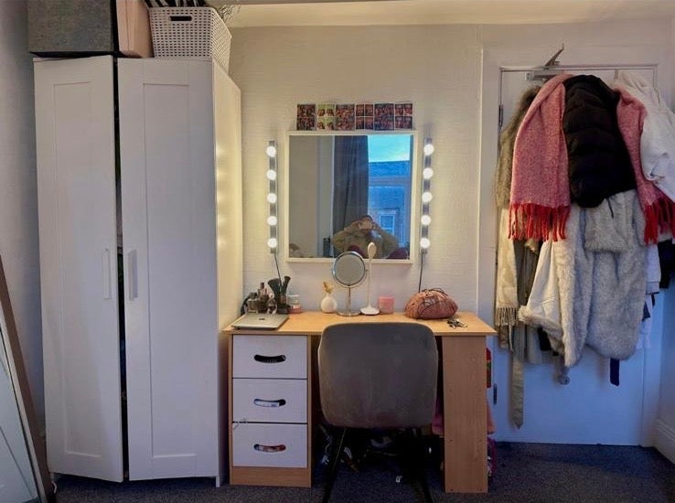 Room Biddlestone Road in Newcastle upon Tyne