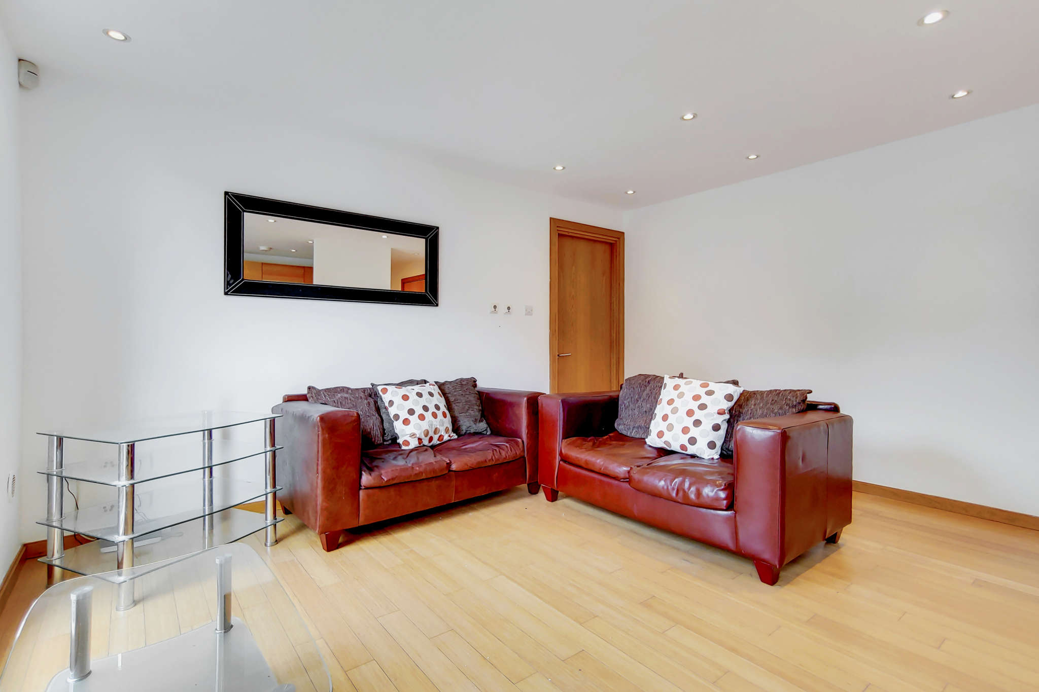 Flat Westferry Road in Greater London
