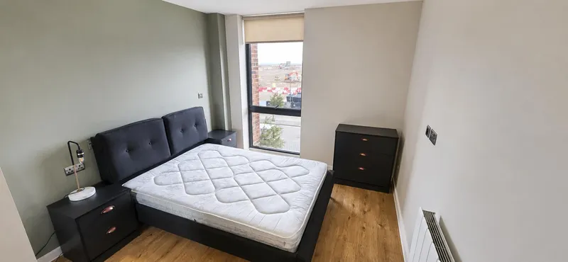 Flat Jesse Hartley Way in Liverpool