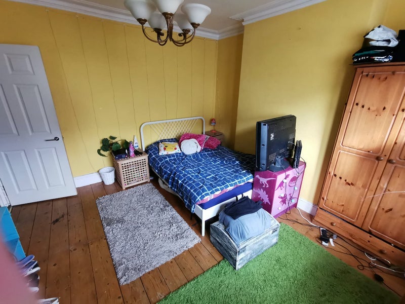 Room Douglas Road in Bristol