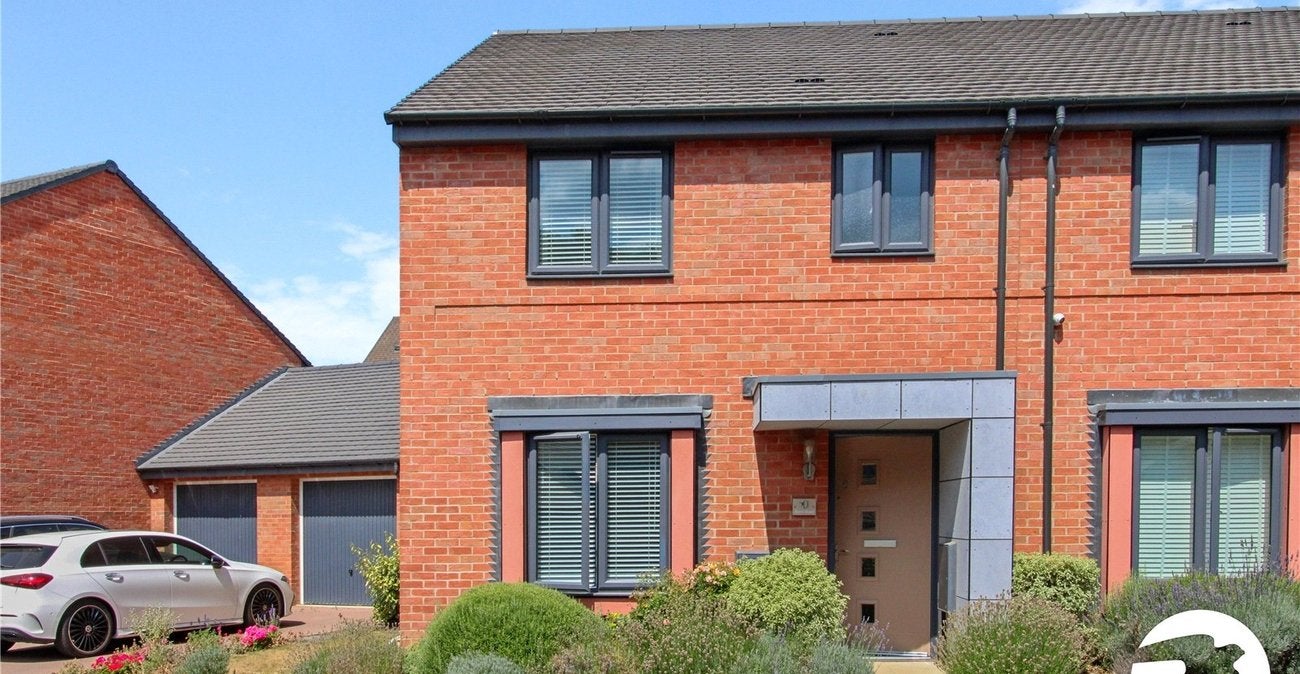 House Lancaster Close in Ebbsfleet Garden City