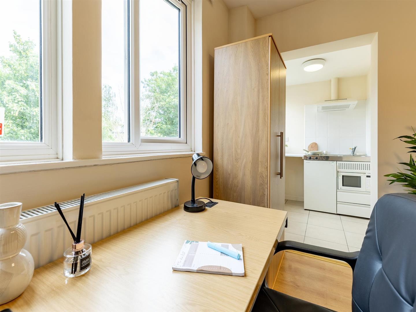 Flat Flodden Road in Greater London
