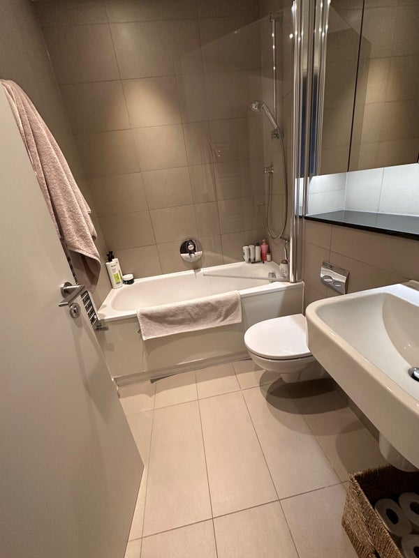Room Queensway in City of Westminster