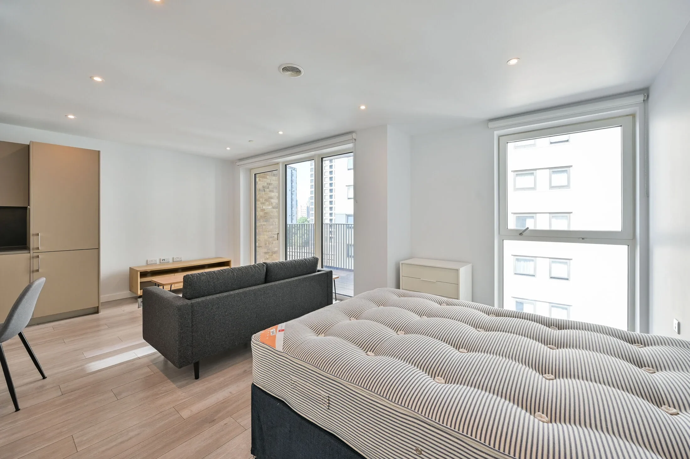 Flat New Lion Way in Greater London