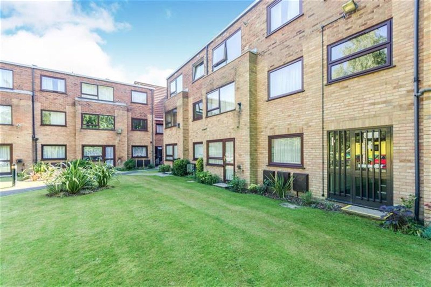 Flat Lansdowne Road in Bournemouth