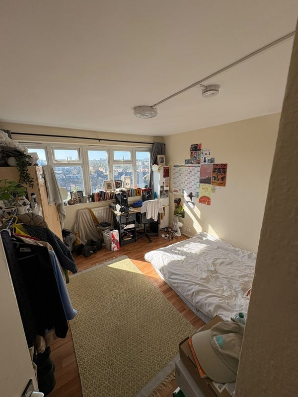 Flat Trelawney Estate in Greater London