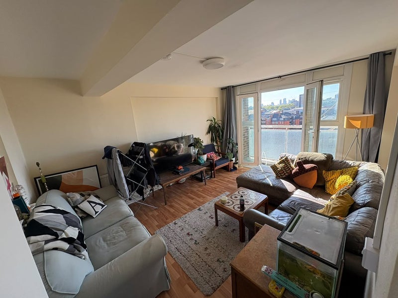 Flat Trelawney Estate in Greater London